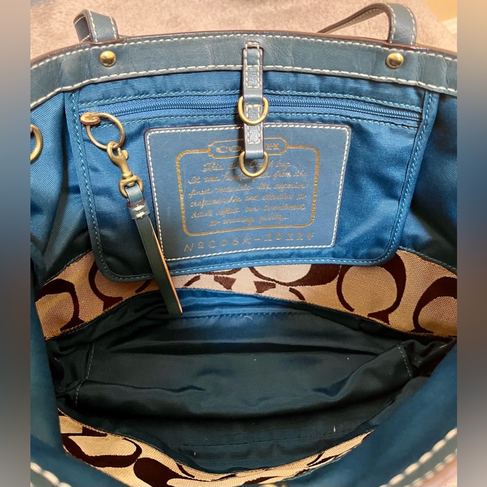 Coach Monogram Purse - Picture 10 of 10